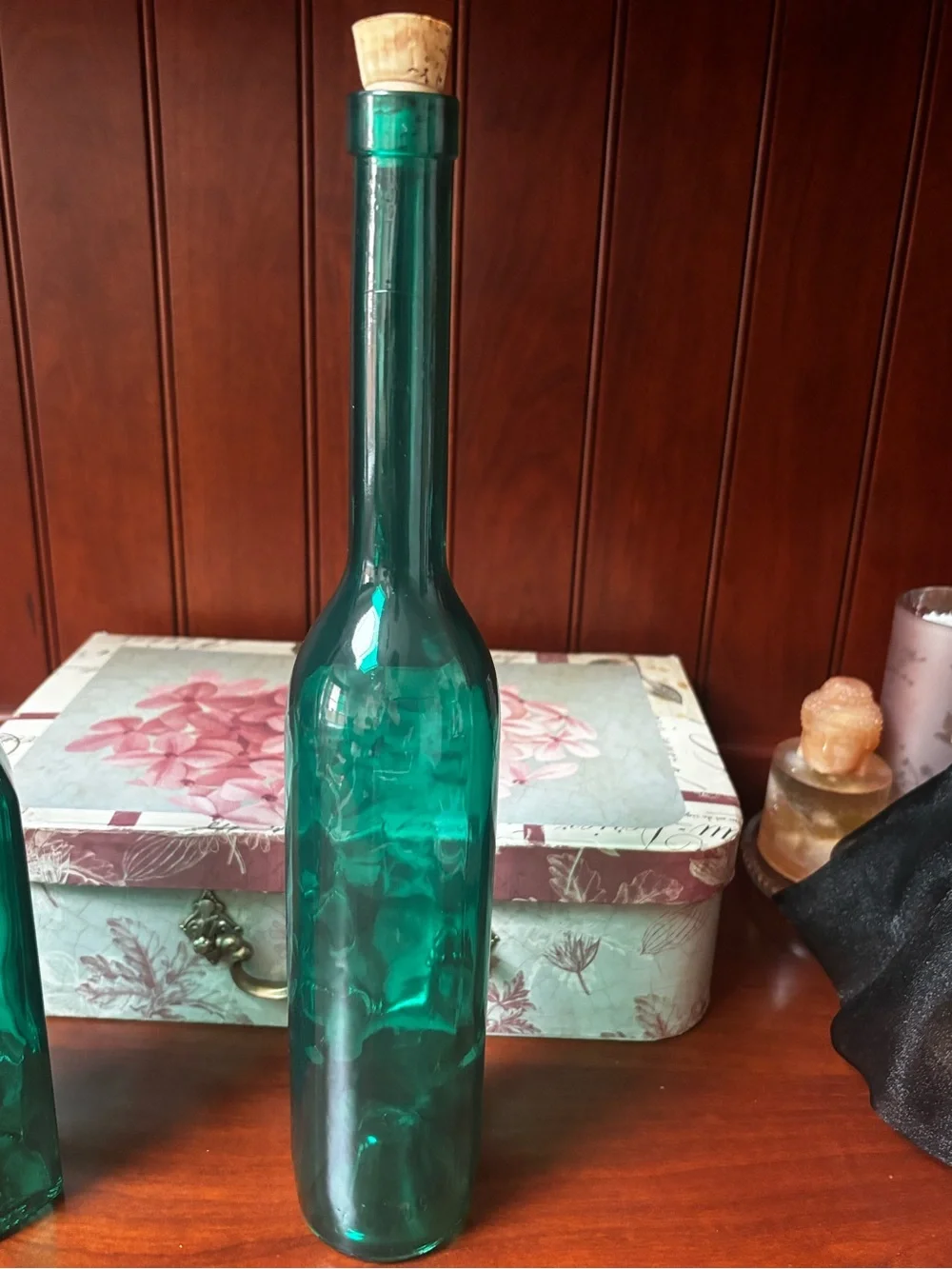 English Georgian green blown glass bottle-shape decanters set of 3